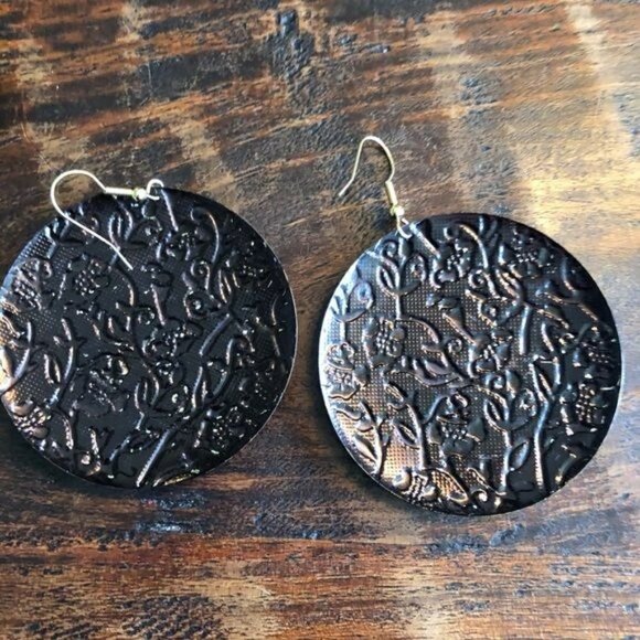 Vintage 1980’s Stamped Metal Earrings - Picture 5 of 6